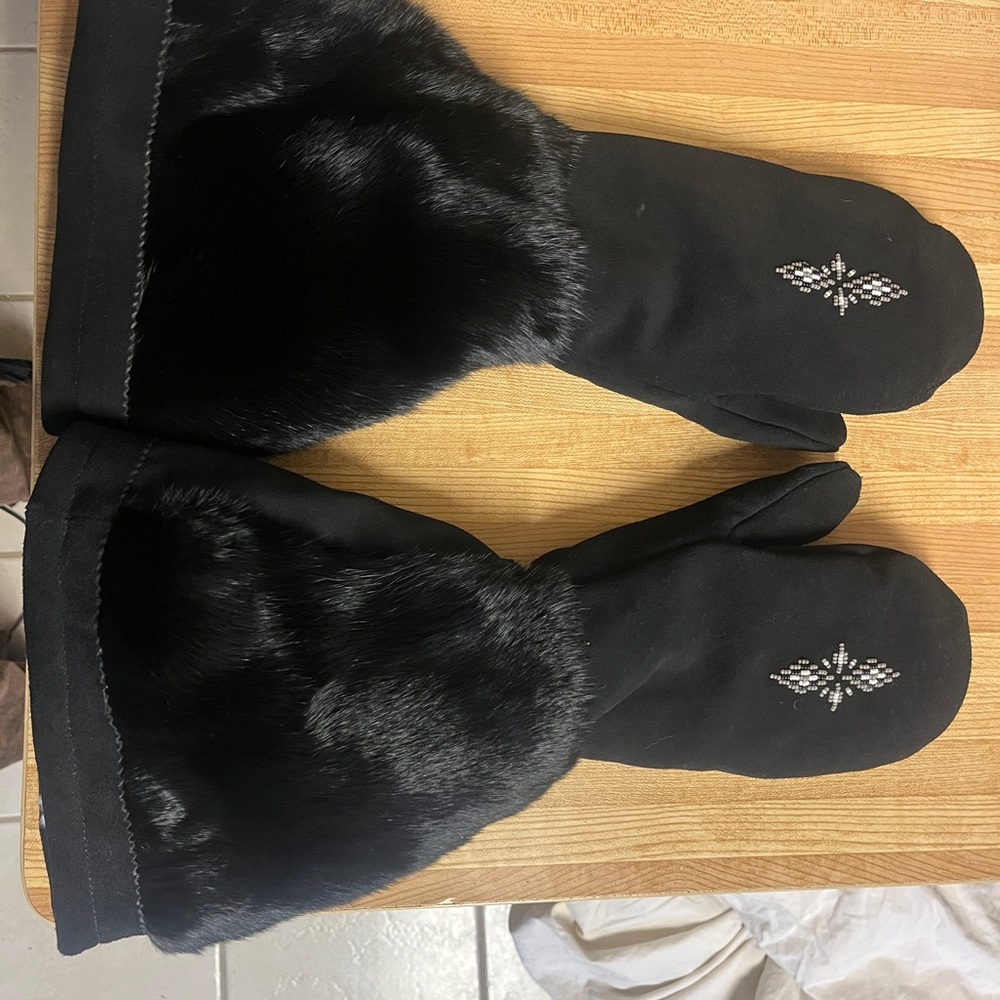 MANITOBAH Gauntlet- Elegant Black Fur Mittens with Embellishment